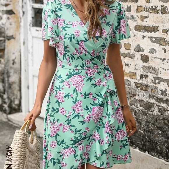 Floral wrap dress - Picture 1 of 6